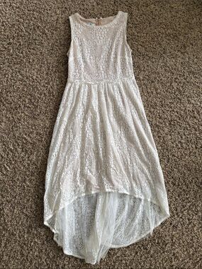 Sleeveless White Lace High-Low Dress